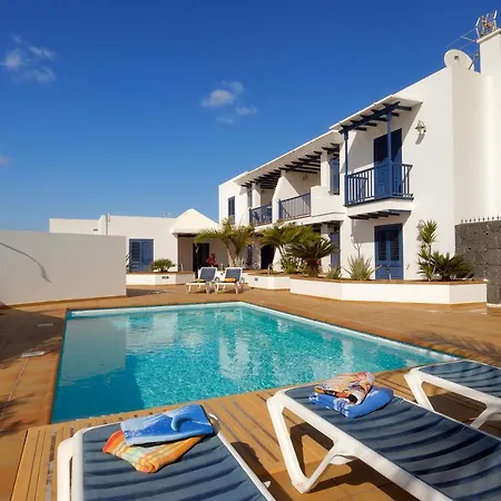 Impeccable 2-bed No 2 In Playa Blanca (Lanzarote)
