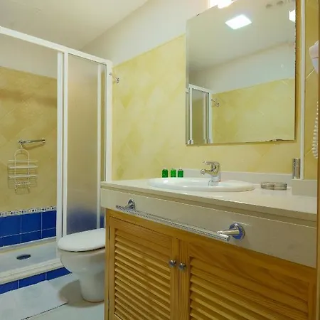 Impeccable 2-bed No 2 In Playa Blanca (Lanzarote)